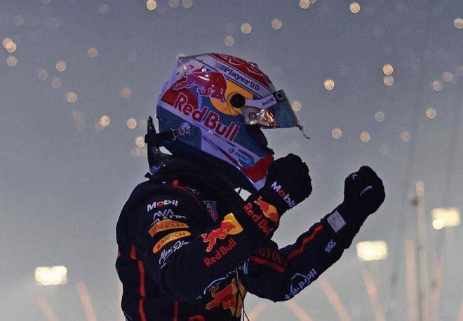 F1卡塔尔：安全车出动，维斯塔潘夺冠，世界冠军之争决战阿布扎比